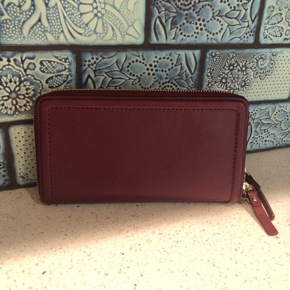 Burgundy Kate Spade wristlet - Picture 3 of 7